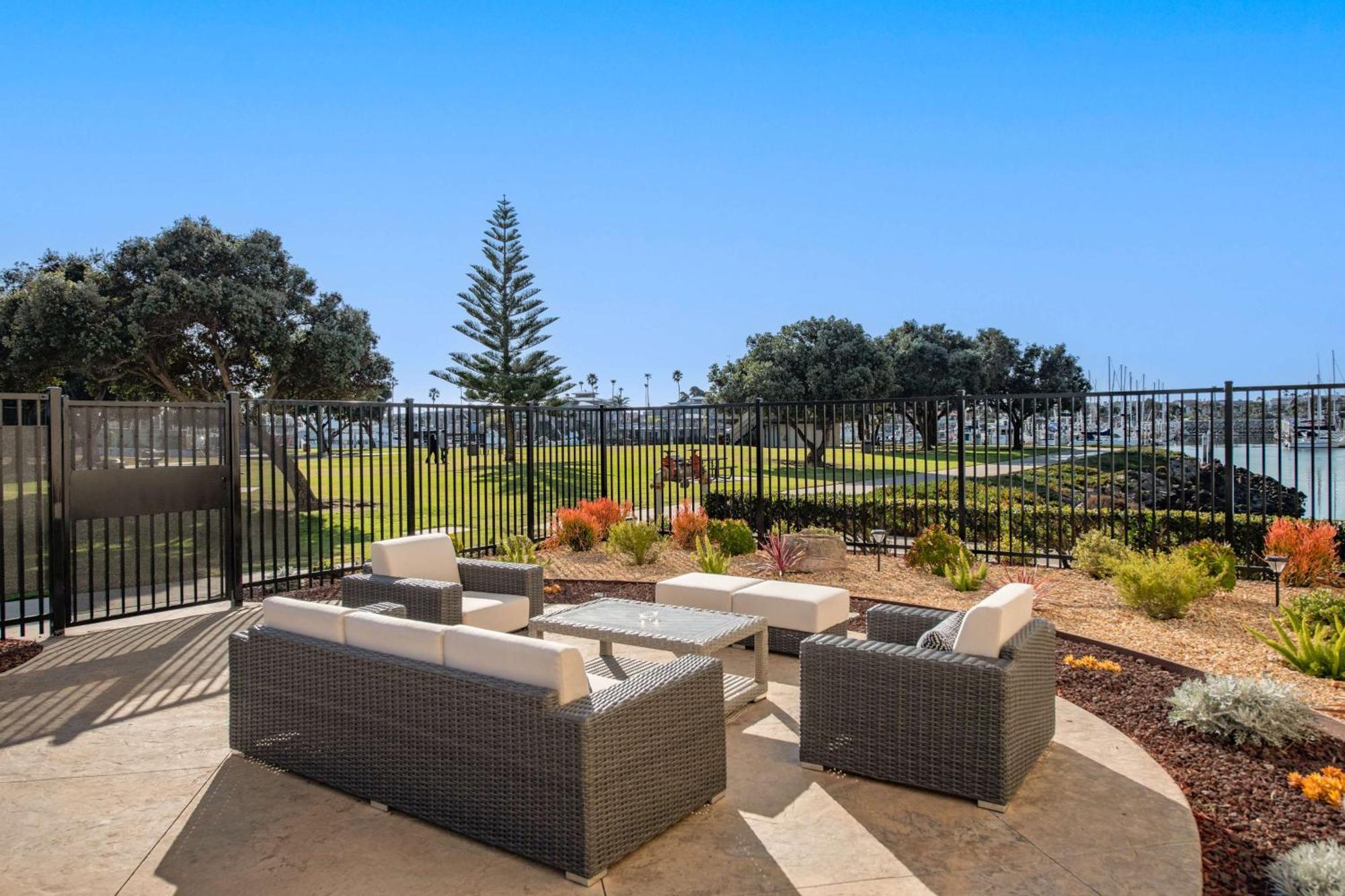 Hampton Inn Channel Islands Harbor Oxnard Exterior photo